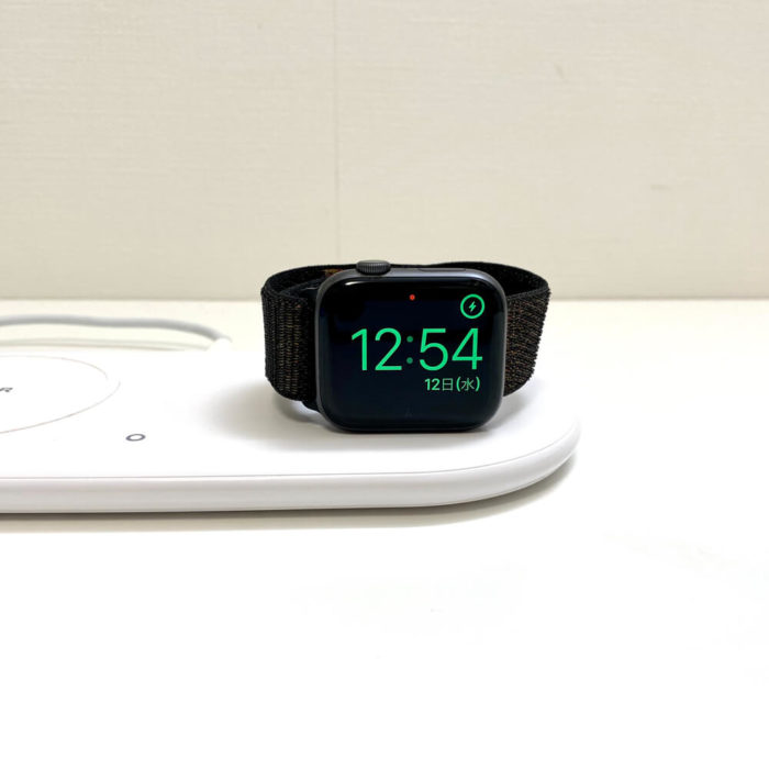 Apple Watchの充電は純正ワイヤレス充電ケーブルを使用